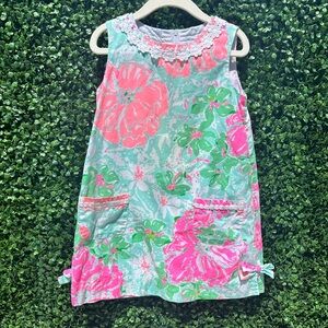 Lilly Pulitzer Classic Shift Dress in Pool Side Blu Beach Walk with floral trim